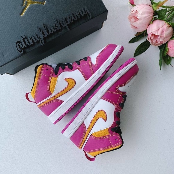 Jordan 1 Mid Familia DOD NWT - Picture 7 of 11